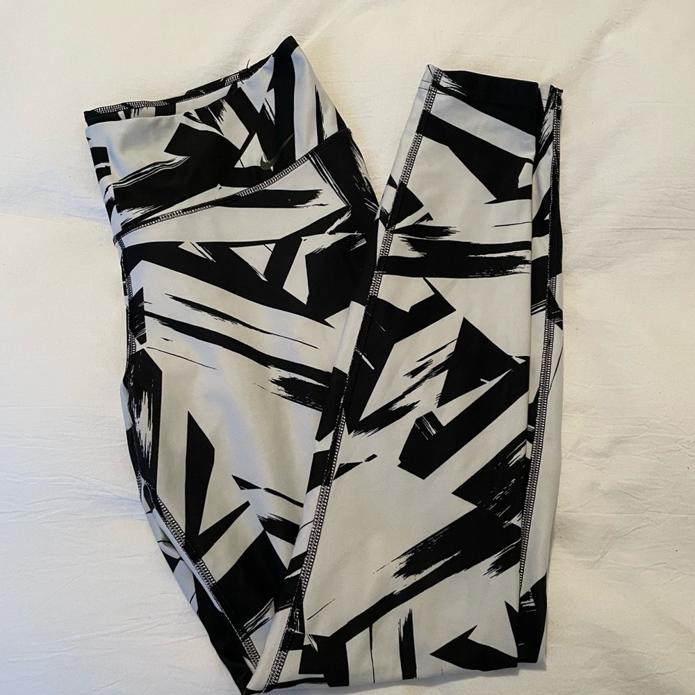 Nike black & white abstract tights